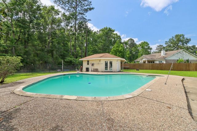 9 Slover Drive, Dayton, TX 77535