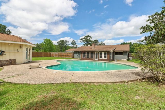 9 Slover Drive, Dayton, TX 77535
