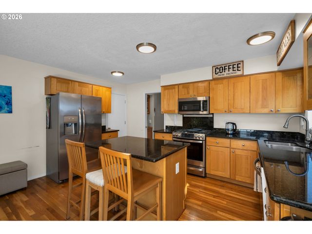 16111 LINDSAY Ct, Lake Oswego, OR 97035
