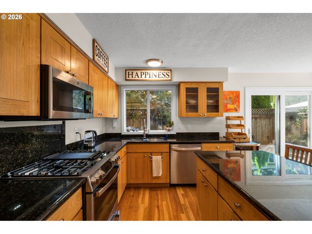 16111 LINDSAY Ct, Lake Oswego, OR 97035