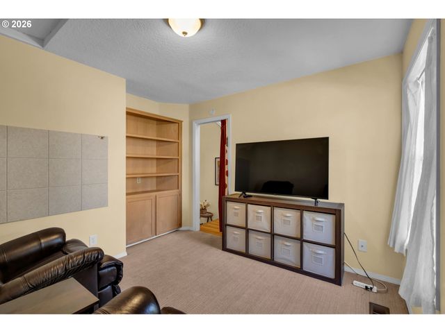 16111 LINDSAY Ct, Lake Oswego, OR 97035