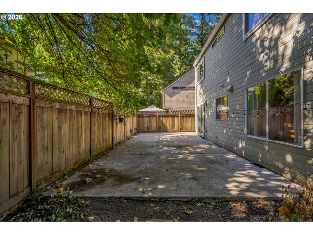 16111 LINDSAY Ct, Lake Oswego, OR 97035