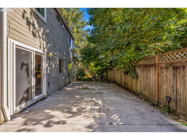 16111 LINDSAY Ct, Lake Oswego, OR 97035