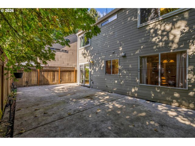 16111 LINDSAY Ct, Lake Oswego, OR 97035