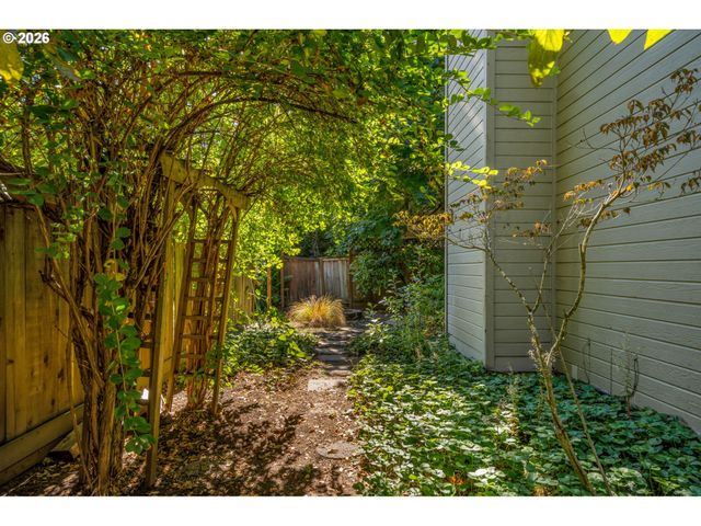 16111 LINDSAY Ct, Lake Oswego, OR 97035