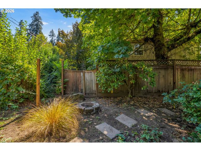 16111 LINDSAY Ct, Lake Oswego, OR 97035