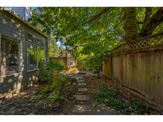 16111 LINDSAY Ct, Lake Oswego, OR 97035