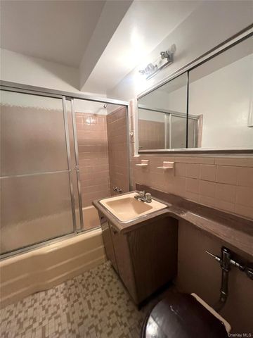 52-30 39th Drive 5C, Woodside, NY 11377