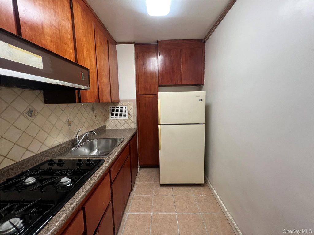 52-30 39th Drive 5C, Woodside, NY 11377 — photo 4