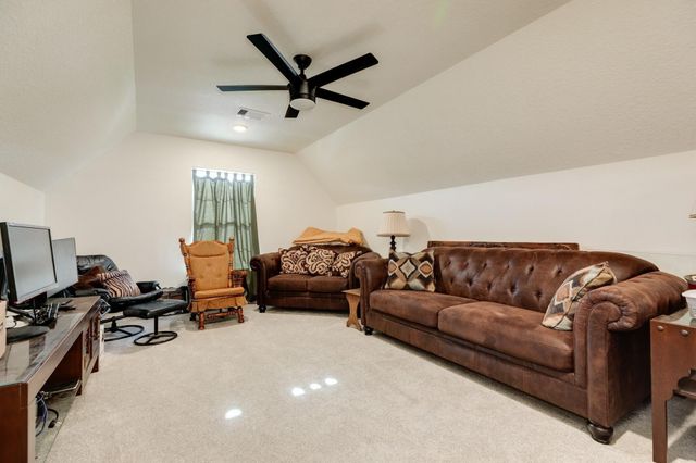 217 Arrowhead Drive, Lake Jackson, TX 77566