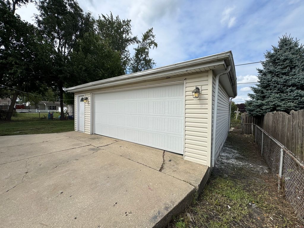 422 HALLER Avenue, Romeoville, IL 60446 — photo 2
