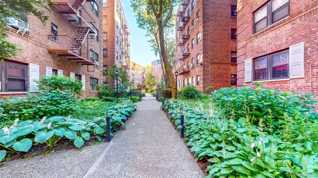 118-60 Metropolitan Avenue C3, Kew Gardens, NY 11415