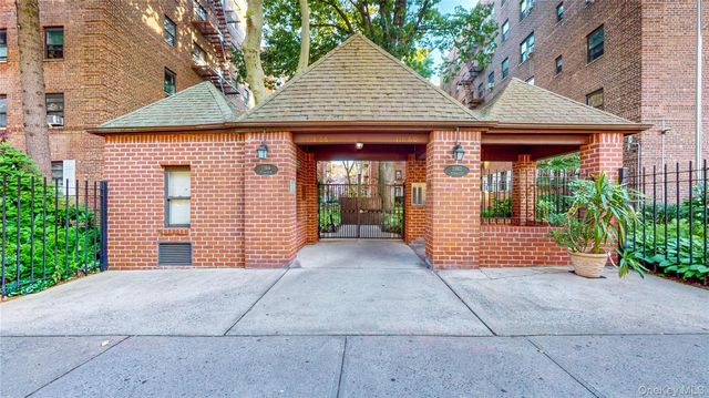 118-60 Metropolitan Avenue C3, Kew Gardens, NY 11415