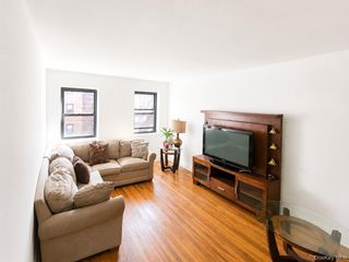118-60 Metropolitan Avenue C3, Kew Gardens, NY 11415