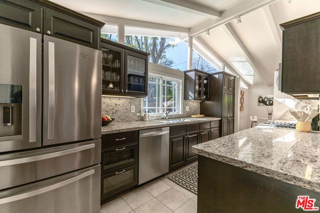 6505 Hatillo Avenue, Woodland Hills, CA 91367