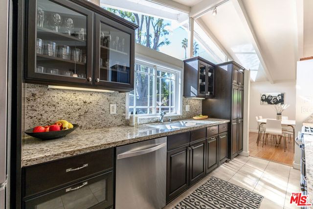 6505 Hatillo Avenue, Woodland Hills, CA 91367