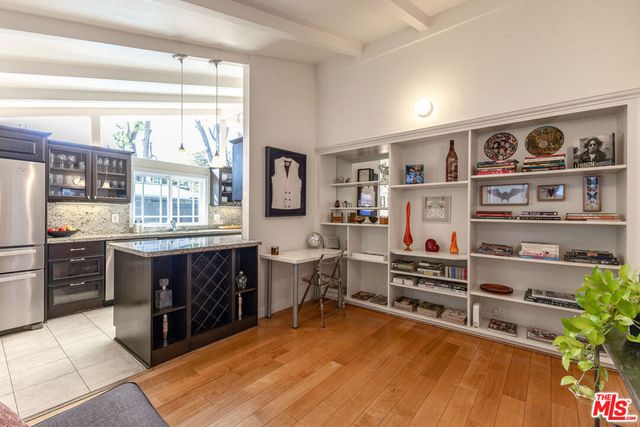 6505 Hatillo Avenue, Woodland Hills, CA 91367