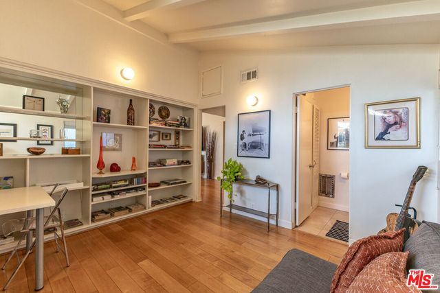 6505 Hatillo Avenue, Woodland Hills, CA 91367