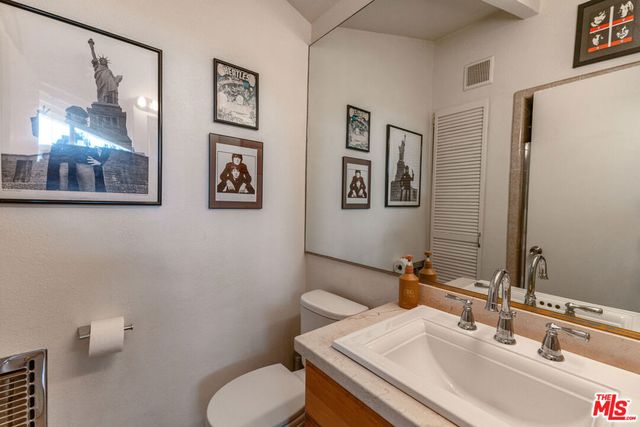 6505 Hatillo Avenue, Woodland Hills, CA 91367