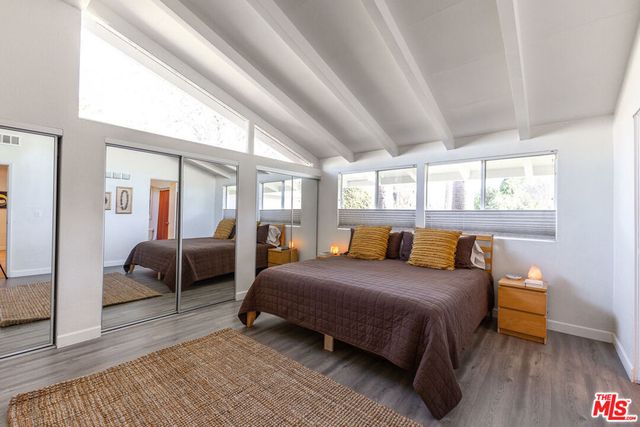 6505 Hatillo Avenue, Woodland Hills, CA 91367