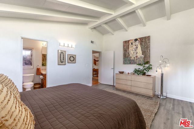 6505 Hatillo Avenue, Woodland Hills, CA 91367