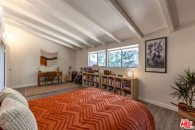 6505 Hatillo Avenue, Woodland Hills, CA 91367