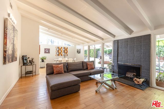 6505 Hatillo Avenue, Woodland Hills, CA 91367