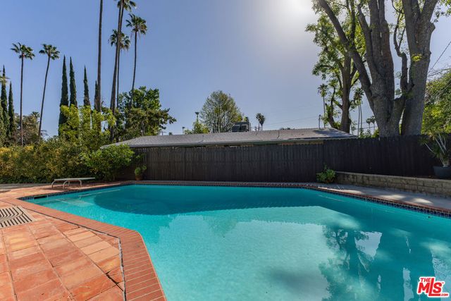 6505 Hatillo Avenue, Woodland Hills, CA 91367