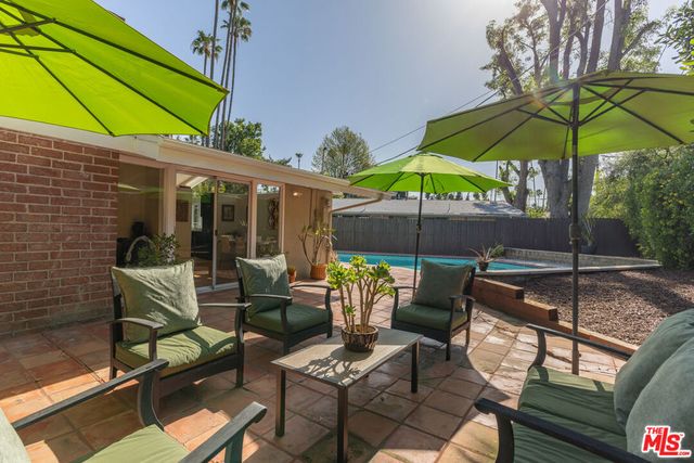 6505 Hatillo Avenue, Woodland Hills, CA 91367