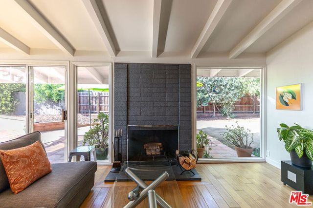 6505 Hatillo Avenue, Woodland Hills, CA 91367