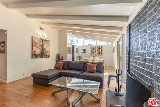 6505 Hatillo Avenue, Woodland Hills, CA 91367