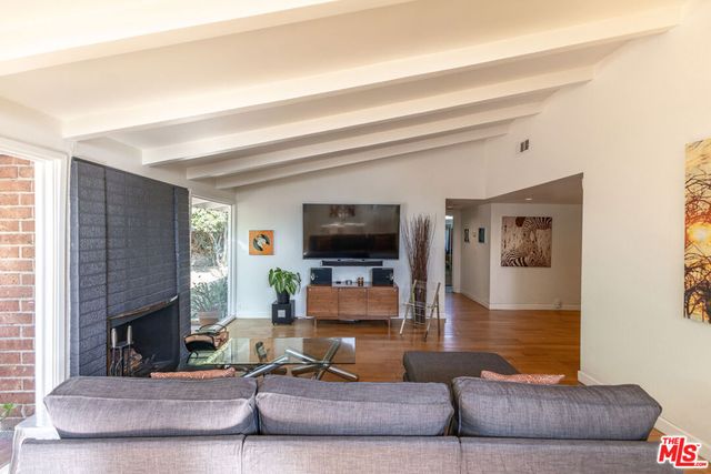 6505 Hatillo Avenue, Woodland Hills, CA 91367