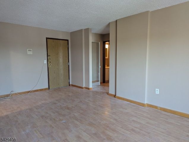 10 N Wood Ave 518, Linden City, NJ 07036