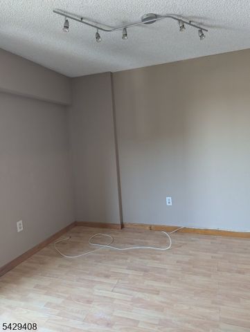 10 N Wood Ave 518, Linden City, NJ 07036