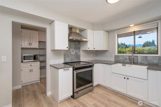 272 Grandview Drive, Sequim, WA 98382