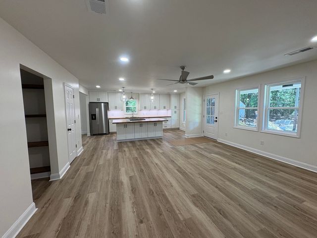 516 Dodge Lane, Pinopolis, SC 29469