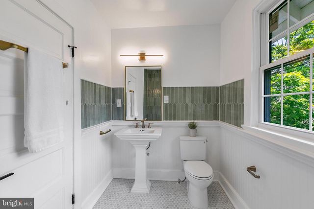 6818 CONNECTICUT AVE, Chevy Chase, MD 20815