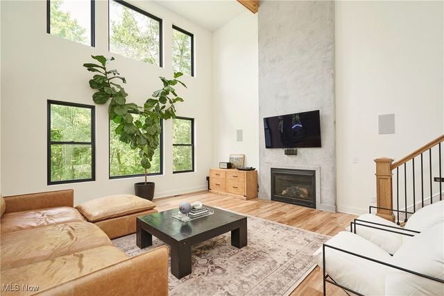 7754 Bainbridge Road, Chagrin Falls, OH 44023