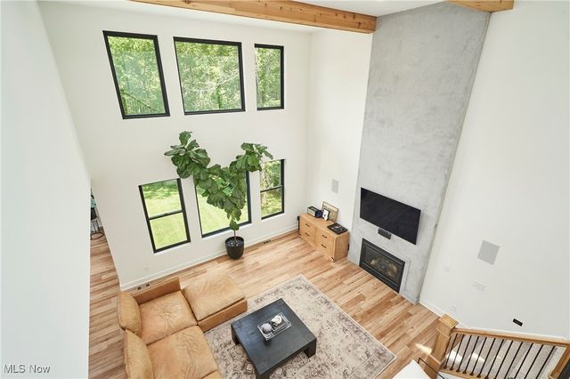 7754 Bainbridge Road, Chagrin Falls, OH 44023