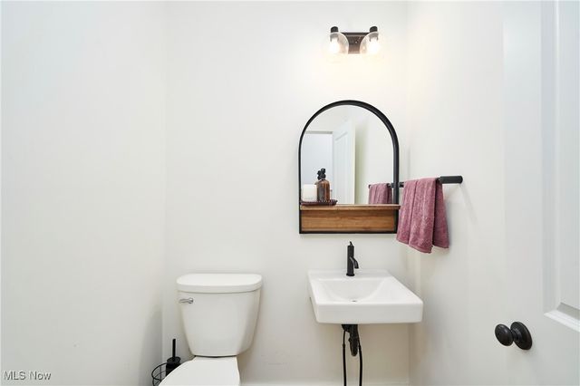 7754 Bainbridge Road, Chagrin Falls, OH 44023