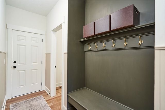 7754 Bainbridge Road, Chagrin Falls, OH 44023