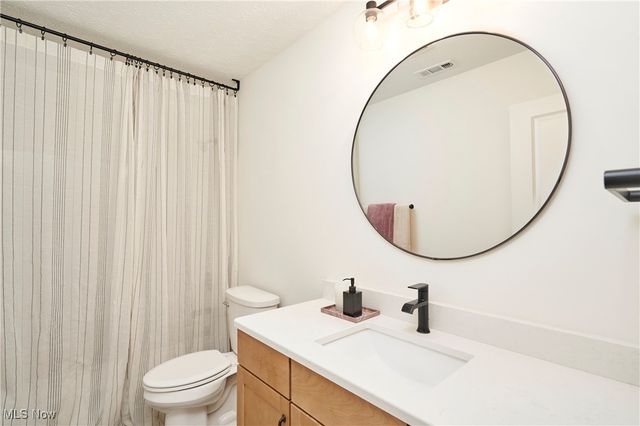 7754 Bainbridge Road, Chagrin Falls, OH 44023