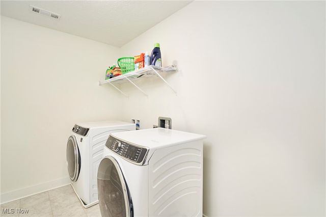 7754 Bainbridge Road, Chagrin Falls, OH 44023