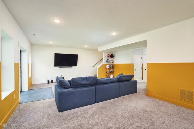 7754 Bainbridge Road, Chagrin Falls, OH 44023