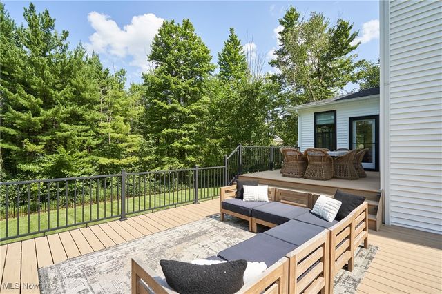 7754 Bainbridge Road, Chagrin Falls, OH 44023