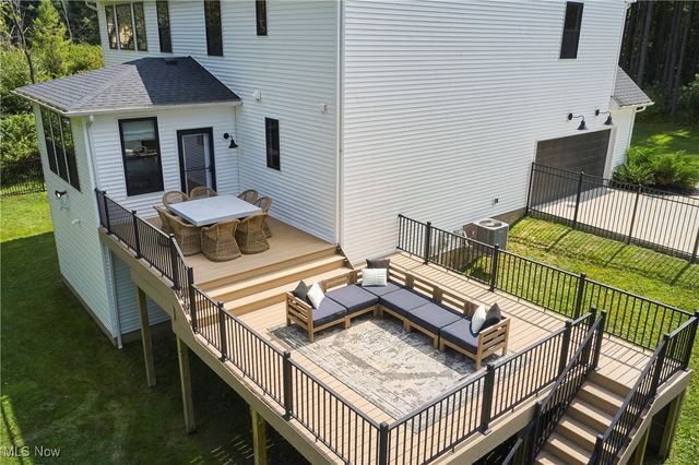 7754 Bainbridge Road, Chagrin Falls, OH 44023