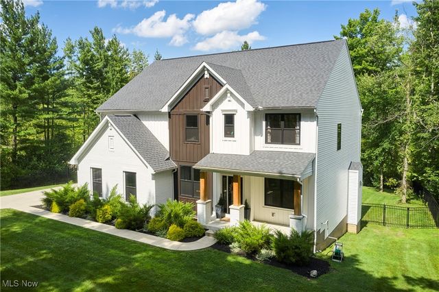 7754 Bainbridge Road, Chagrin Falls, OH 44023