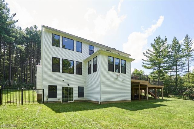 7754 Bainbridge Road, Chagrin Falls, OH 44023