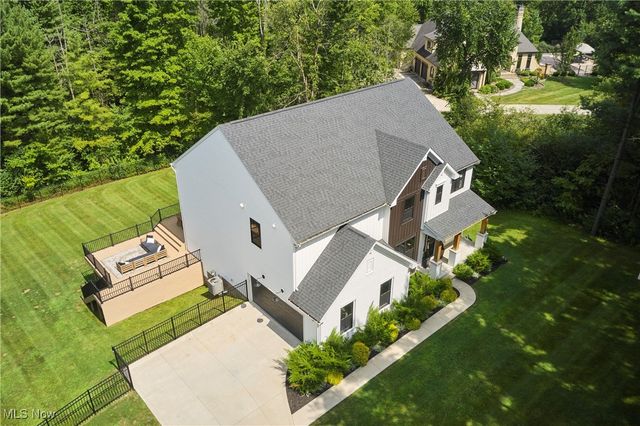 7754 Bainbridge Road, Chagrin Falls, OH 44023