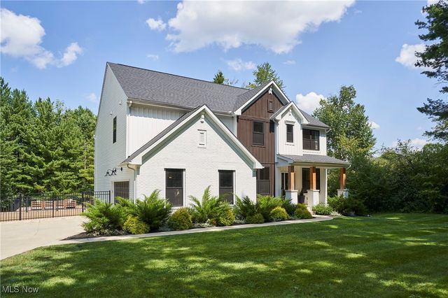 7754 Bainbridge Road, Chagrin Falls, OH 44023